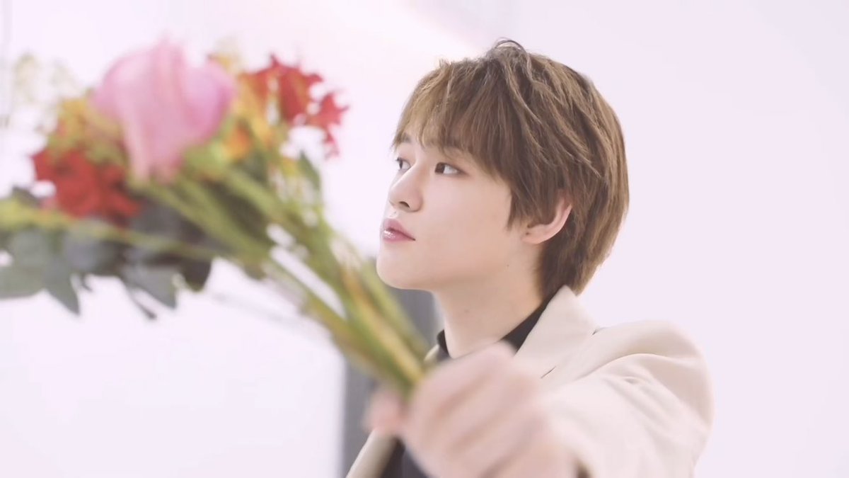 wtml_marklee's tweet photo. ดีเจ'อินทัช'​ ดีเจชื่อดังประจำรายการวิทยุที่เป็นเหมือนเพื่อนของนักเดินทางยามราตรี​ เขาทักเปิดเพลงที่แฟนๆขอกันเข้ามา​เพื่อคั่นเวลา แต่น่าแปลกเมื่อเพลงของนักร้องวัยรุ่นชื่อดังได้ถูกขอเข้ามาติดๆกันเกือบ2อาทิตย์​โดยไม่มีทีท่าว่าจะเปลี่ยนศิลปิน สงสัยคงจะมาแรงน่าดู #renle https://t.co/e9KH383d3T