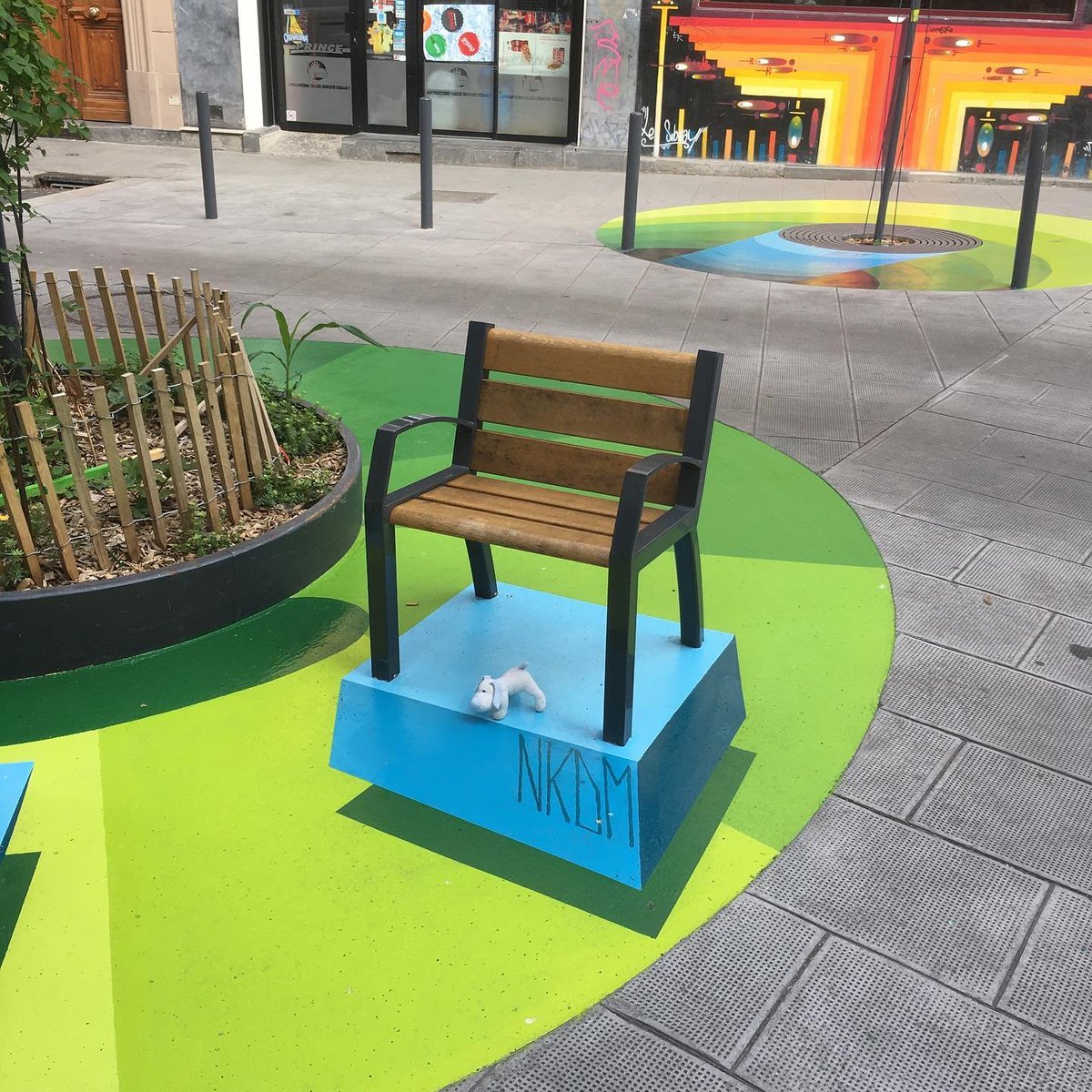 HabitantsCBCH's tweet photo. #NKDM vient de terminer sa 3ème anamorphose à l'entrée #Lakanal ! Cool et colorée et ça continue maintenant à l'intersection suivante #Genissieu https://t.co/Cdoa7mYkOK https://t.co/XNWBJ4ttwJ