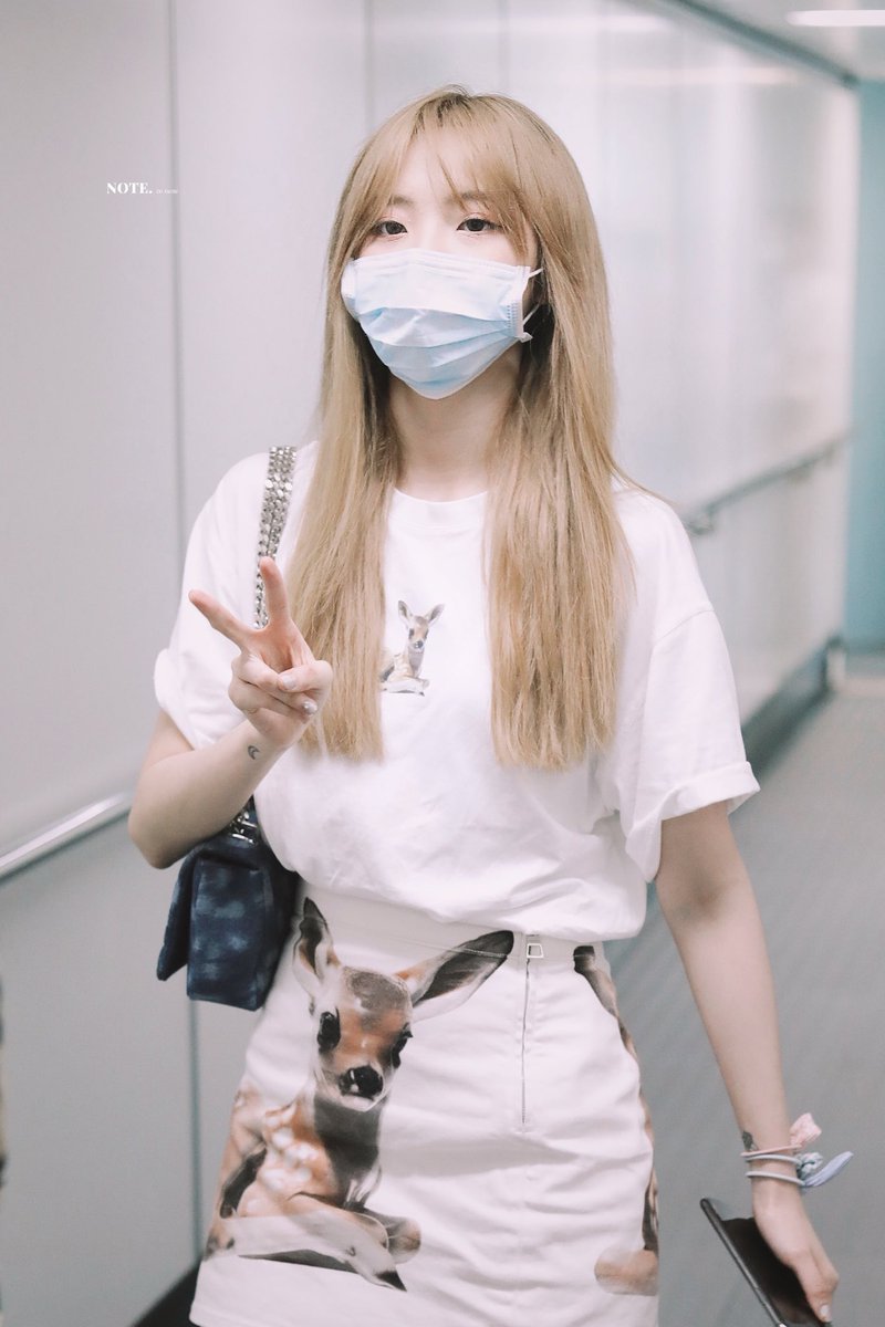 chn_nene's tweet photo. #เนเน่ #nene #NeNe郑乃馨 
Nene debut in No.5 and we all know that she deserves better. We Chinese fans appreciate and even feel sorry for global Neon Atoms. 
But truth is she already debuts and let’s bond together and continue supporting her as a member of #BonBongirl303 🥰 https://t.co/DFr6lXgt48