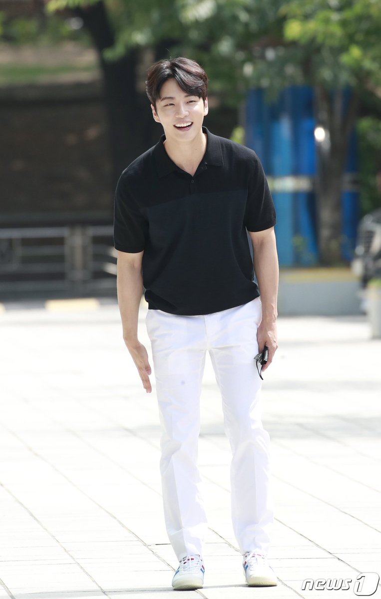 Siyoon_Inyeon's tweet photo. SBS 라디오 '두시 탈출 컬투쇼' 출근길 (2)

#윤시윤 #yoonsiyoon #yoonshiyoon 
#ユンシユン #尹施允 #윤시윤_공식팬카페 https://t.co/awZAegTwsu