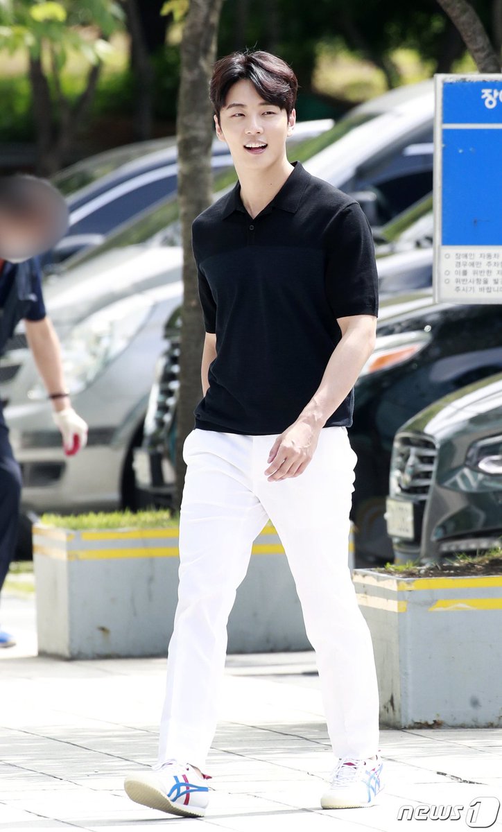 Siyoon_Inyeon's tweet photo. SBS 라디오 '두시 탈출 컬투쇼' 출근길 (2)

#윤시윤 #yoonsiyoon #yoonshiyoon 
#ユンシユン #尹施允 #윤시윤_공식팬카페 https://t.co/awZAegTwsu