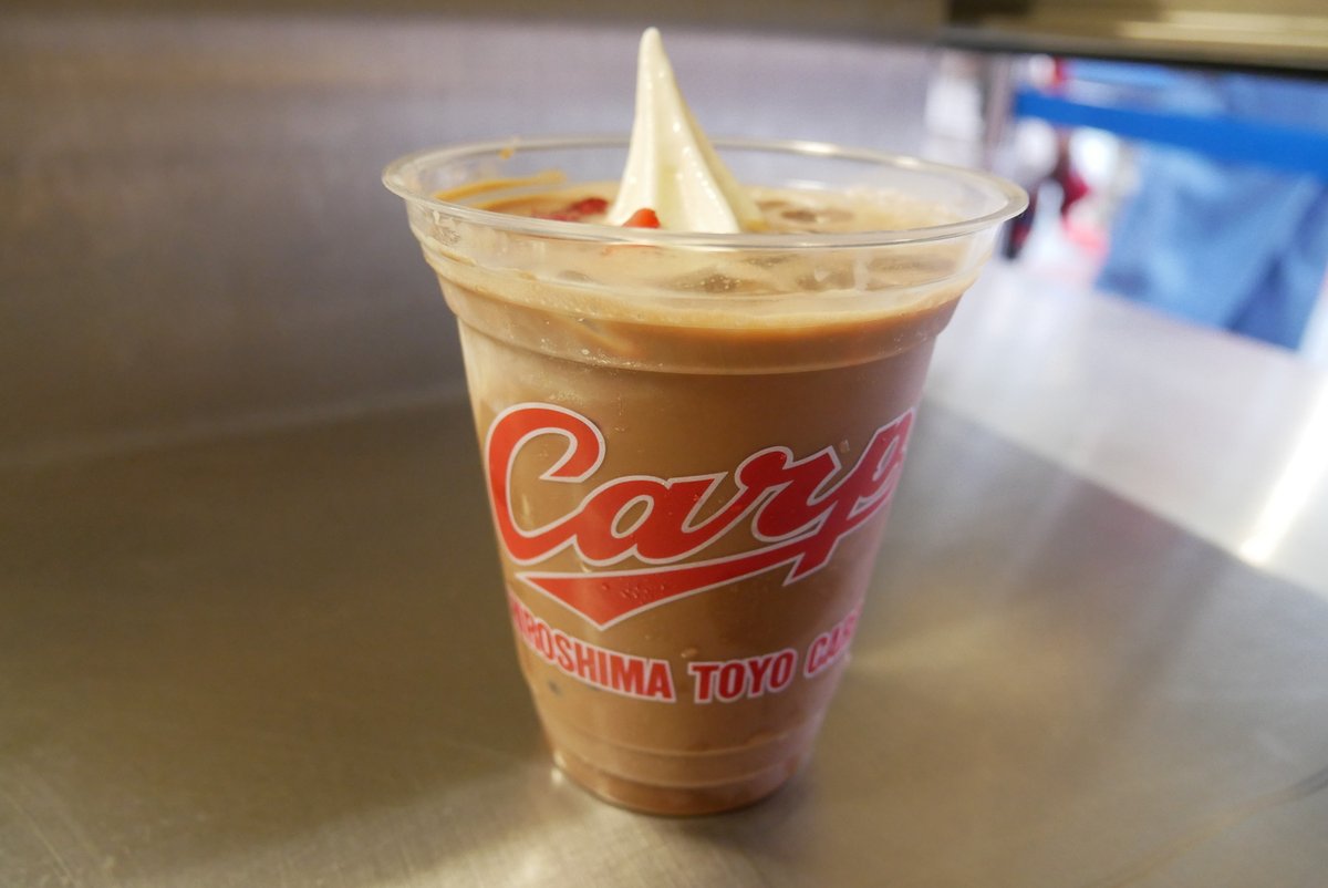 MitsubachiP's tweet photo. 7月に入り蒸し蒸しした日が続いているので、そんな日はアイスチョコドリンクでも飲んで乾杯してはいかがでしょうか?
※写真はマツダスタジアムのチョコレートドリンクソフトクリームのせ!
#MITSUBACHIPRODUCTS
#INFINIMIX
#ミツバチプロダクツ
#インフィニミックス
#ショコラリスタ
#チョコレート https://t.co/zwofgsuuNB