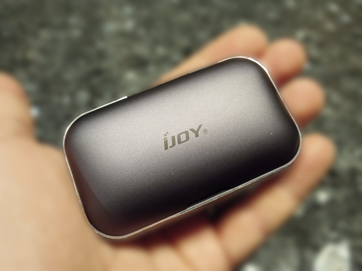 Shishaweltch's tweet photo. MIPO Pod Kit von iJoy liegt gut in der Hand und passt in die Hosentasche. Das Kit wird mit der MIPO und 3 Pods in der Powerbank
-Schatulle und Ladekabel geliefert. Always ready to go👍
Für mehr Info folge dem Link
https://t.co/hKr2H0hC8T
⬆️
#MTL #vape #vapelife #vapefam #vapelove https://t.co/dFuAYMB4og