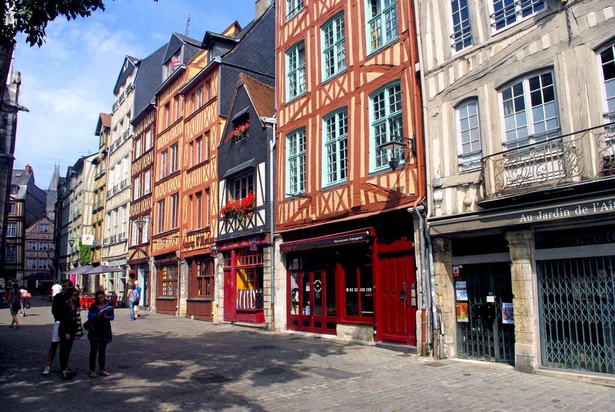 French_Moments's tweet photo. The old town of #Rouen boasts so many beautiful half-timbered houses... They are incredible! 👉 https://t.co/4VsGUW7JSc
.
.
#RouenTourisme #NormandyTourisme #SeineMaritime #FrenchMoments #Enfranceaussi #ExploreFrance #SummerinFrance #normandynow #shareseinemaritime #fb76 https://t.co/qrl37hkG6s