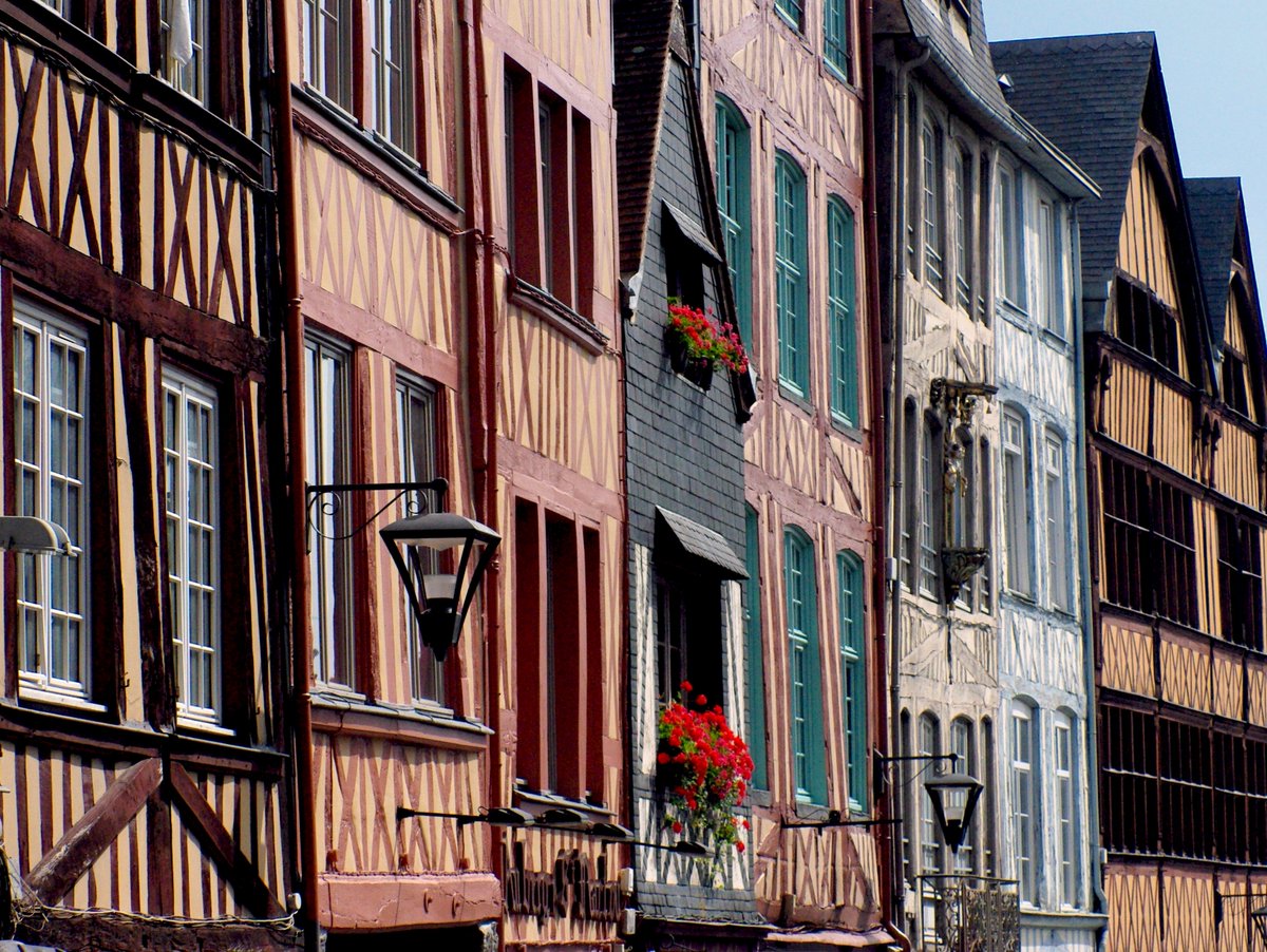 French_Moments's tweet photo. The old town of #Rouen boasts so many beautiful half-timbered houses... They are incredible! 👉 https://t.co/4VsGUW7JSc
.
.
#RouenTourisme #NormandyTourisme #SeineMaritime #FrenchMoments #Enfranceaussi #ExploreFrance #SummerinFrance #normandynow #shareseinemaritime #fb76 https://t.co/qrl37hkG6s