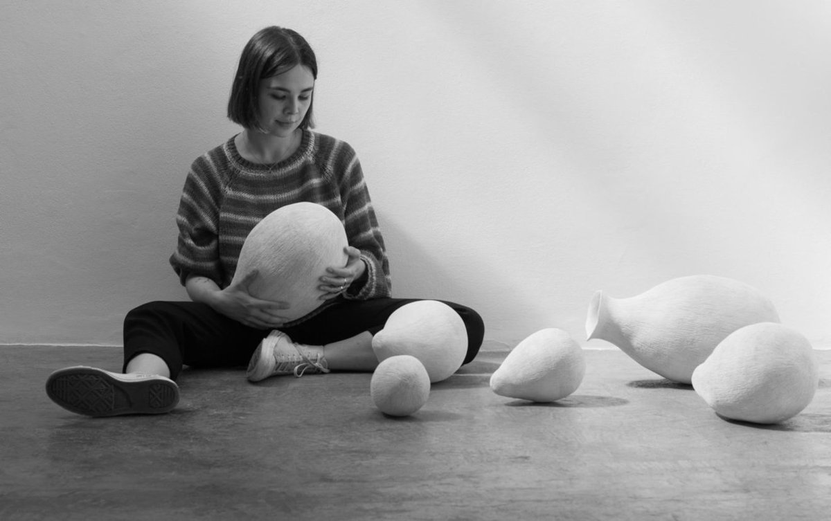 La <a href="/galeriaH2O/">galeria h2o</a> de Barcelona exposa el treball recnet de la jove artista Emma Llorente (Barcelona, 1996), una sèrie de ceràmiques amb el títol de 'Recers'
➡️ L'exposició s'emmarca en la novena edició del cicle #ArtNou2020
👉 tempsarts.cat/emma-llorente-…