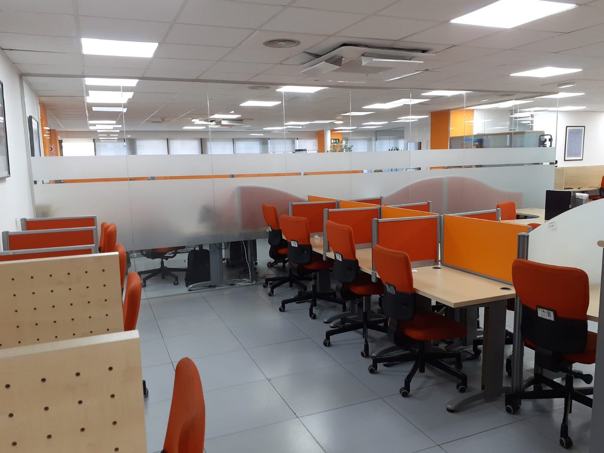 RotuserR's tweet photo. Fabricación e instalación de vinilos adhesivos con acabado Ácido para mamparas de oficinas, con ello conseguimos la privacidad deseada sin renunciar a la luz.

#vinilos #adhesivos #decoracion #mamparas #rotuser #rotulacion
#fabrica #fabricantes #impresion#montajes https://t.co/5tXOuufGdk