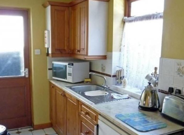 TheHolidayCots's tweet photo. Bryn Amlwg Cottage is a cosy cottage located within the picturesque market town of Llanrwst. Sleeping up to 4 people, it is perfect for visiting nearby attractions such as Zip World Fforest.
Sleeps 1-4
https://t.co/1KQGKKYXJ0
#Wales #Holiday #ZipWorldFforest #Availability https://t.co/84FGOviSul