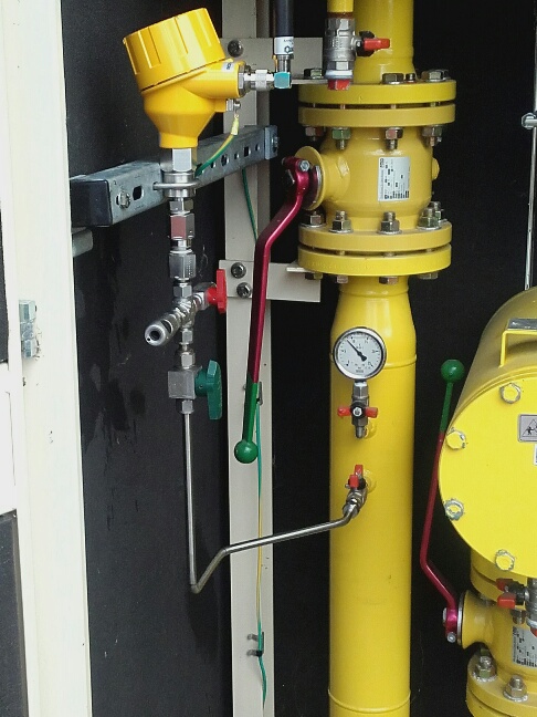 WGSynergy's tweet photo. 2 nouveaux capteurs prêtés par @GRTgaz sont installés sur le réseau de @SOREGIES sur le territoire des Mauges. Grâce à ces capteurs temporaires la fiabilité de la modélisation numérique du réseau (circulation du gaz, pertes de charge, ...) sera confirmée par des données réelles. https://t.co/bXUd8CorXg