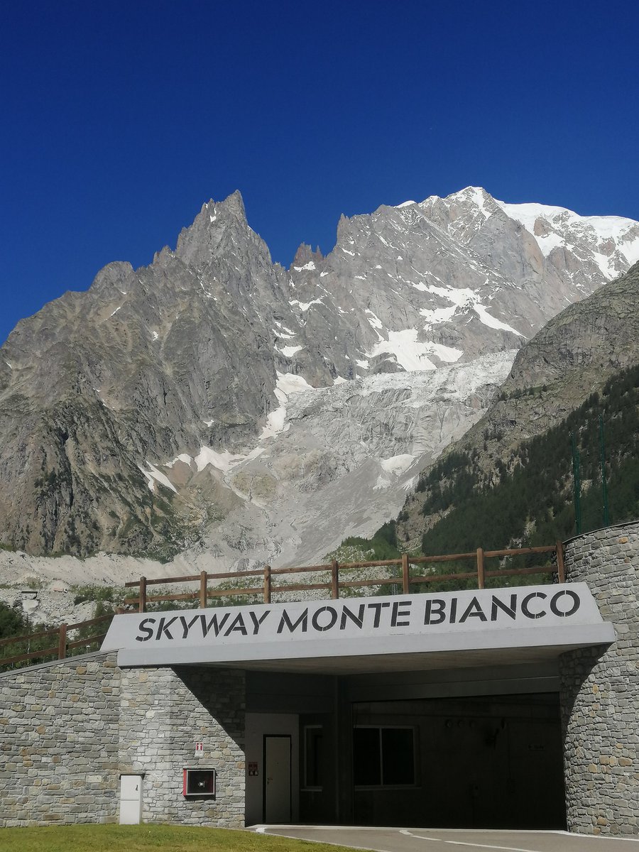 #Buongiorno a tutti!
Pronti a salire sul gigante d'Europa  con <a href="/skywaymontebian/">Funivie Monte Bianco</a>!