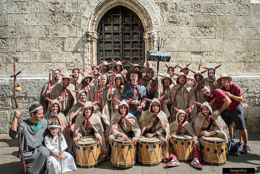 diablesvila's tweet photo. Estem consternats per la mort en accident laboral del nostre amic Roma, membre del Ball de Diables de Vilafranca del 2012 al 2016, una persona sempre disposada a col·laborar ja, fins i tot, abans d’entrar al ball, com a substitut de tabaler, al ball de foc o amb el que calgués. https://t.co/wAEmpBGj2p