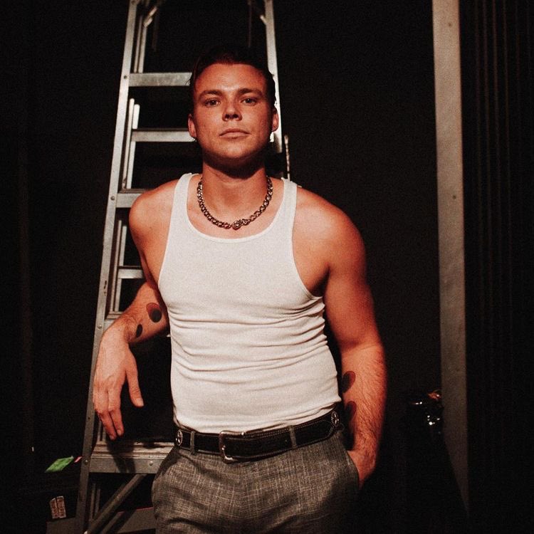 cllumhood's tweet photo. happy birthday to this man 🥺 https://t.co/l9I0yPgl8U