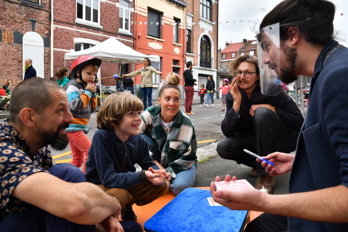 lillefrance's tweet photo. [EN IMAGES] 📸
Chaque samedi de l'été, une rue est laissée aux enfants et devient un terrain de jeux animé par l'asso Les Potes en Ciel ! Le coup d'envoi a été donné le 4 juillet, rue Delvau à Fives.
Rendez-vous le 11 juillet plaine des Vachers (Bois-Blancs) !
#VoyageVoyagesLille https://t.co/r1xl6xg3pE