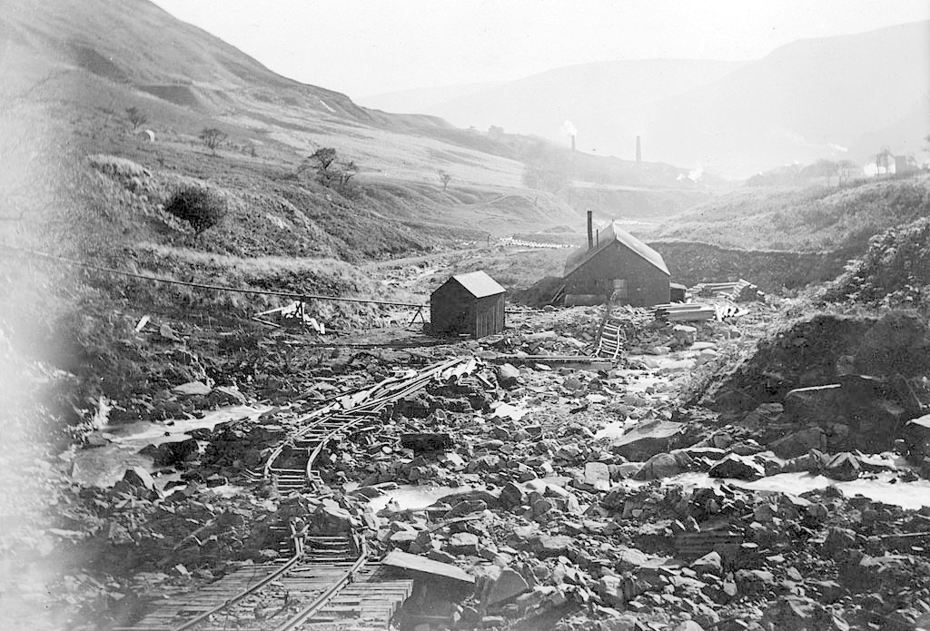 The development of the Rhondda coalfield, its early prosperity largely driven by the needs of the American Civil War, led to a population boom between 1851 (951) and 1901 (113,735).The increased water needs merited a tunnel through the mountain, pumping water from Llyn Fawr.