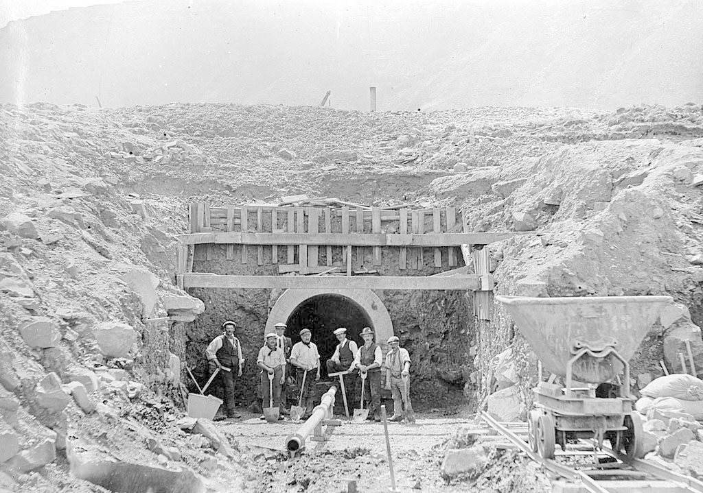 The development of the Rhondda coalfield, its early prosperity largely driven by the needs of the American Civil War, led to a population boom between 1851 (951) and 1901 (113,735).The increased water needs merited a tunnel through the mountain, pumping water from Llyn Fawr.