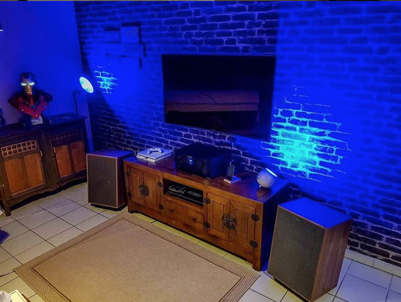 KlipschAudio's tweet photo. #TWOCHANNELTUESDAY with @paneleric, Heresy, and Iron Man.
#klipsch #twochannel #hifi #heresy https://t.co/9AvE2NUG68