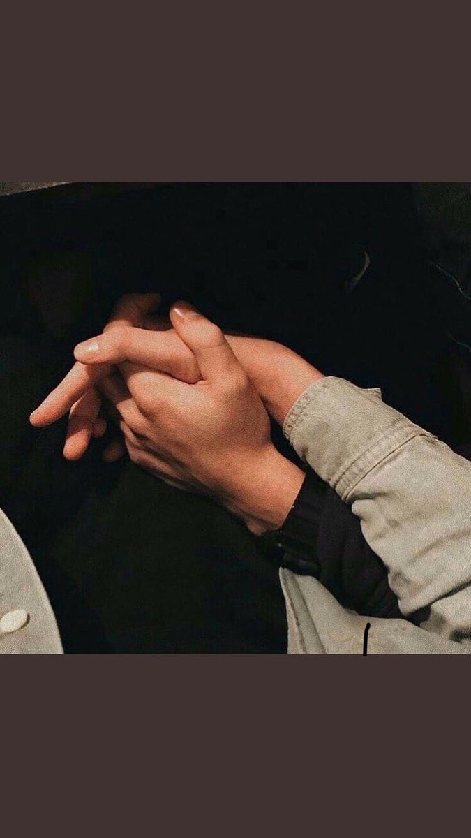 أعلم أنَّ الحياة خدشت يداك بما 
فيه الكفاية ، أنا هُنا لأقبّلها .❤️