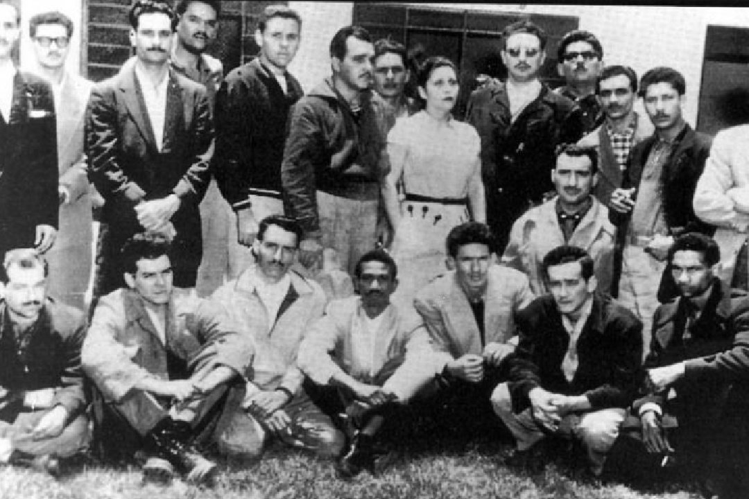 AyalaAlexder's tweet photo. #ADayInHistory
#July7
Letter #FidelLives to politicians:
"I'm leaving #Cuba, because I have closed the door to the fight civic... As marti I think that the time has come to take rights and not to ask for them, you pick them rather than elicit them”
#JuvenilMartiano
#WeAreCuba https://t.co/k8zpFXCjGa