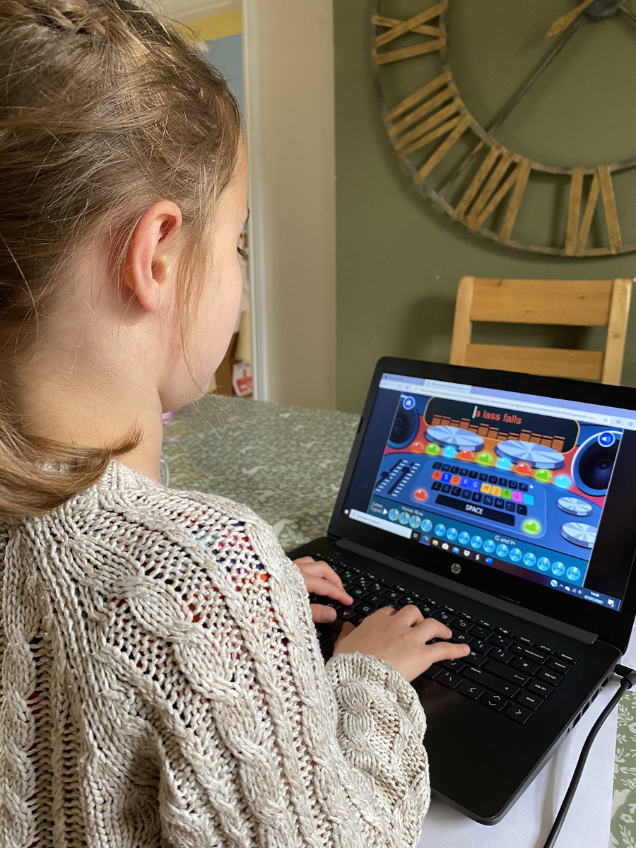 helennrob's tweet photo. @Class6DPS productive day working on subordinate clauses and dance mat touch typing https://t.co/LRc3lx85qJ