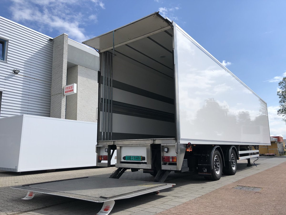 BoschVeenendaal's tweet photo. Nieuwe, geïsoleerde oplegger t.b.v vervoer bloemen gereed voor aflevering. Islandsplant veel veilige kilometers gewenst. https://t.co/XEAabinanI