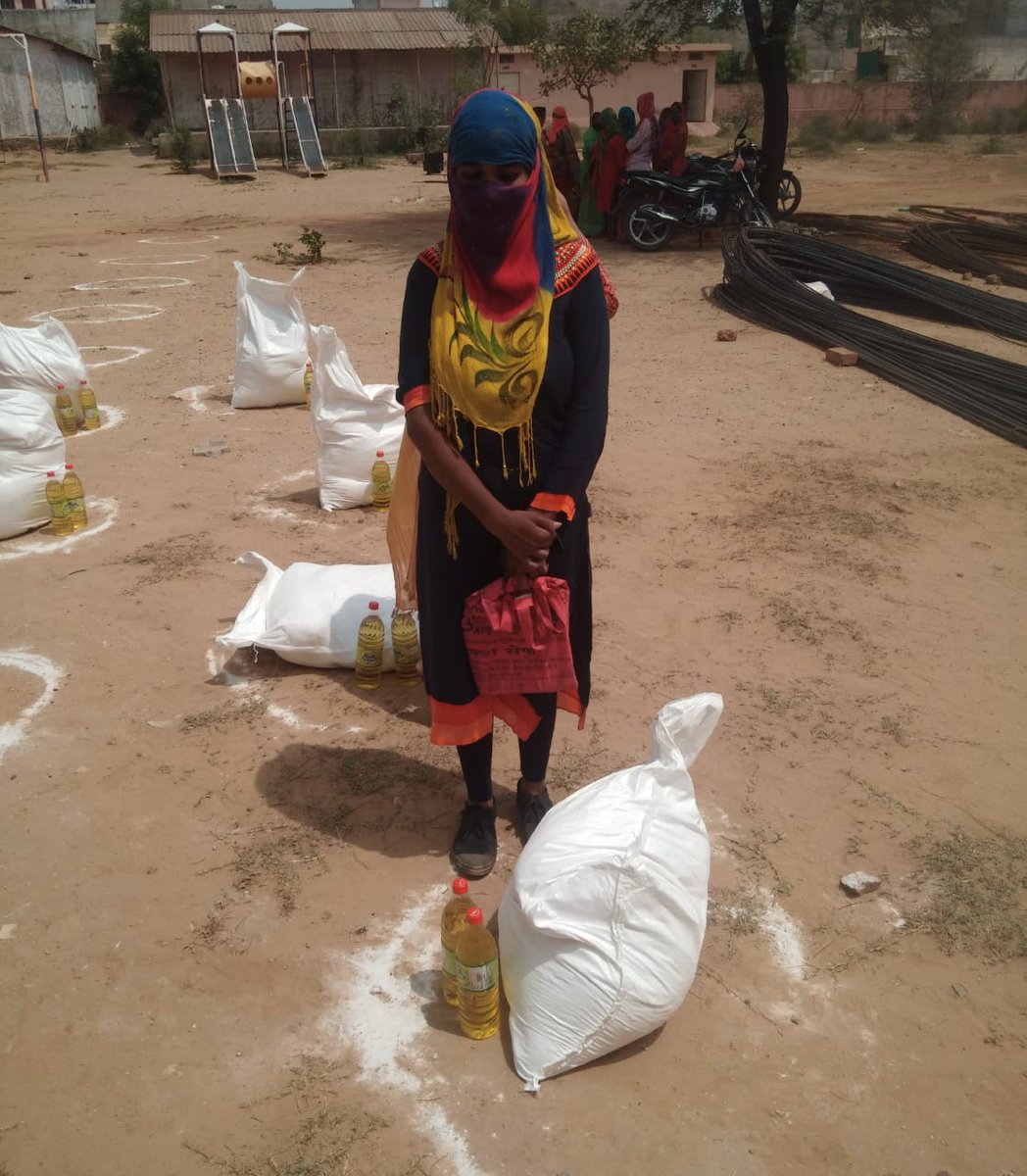 anshulb92's tweet photo. Thanks to @LIC_HFL single women in urban jaipur area are able to feed their families and children in this time of pandemic. 105 families of jaipur slum received dry ration kits in these two days. 
@sion_kongari @ActionAidIndia @NaghmaKhaliq @AavinaashRSapru https://t.co/FTpyTCKEXf