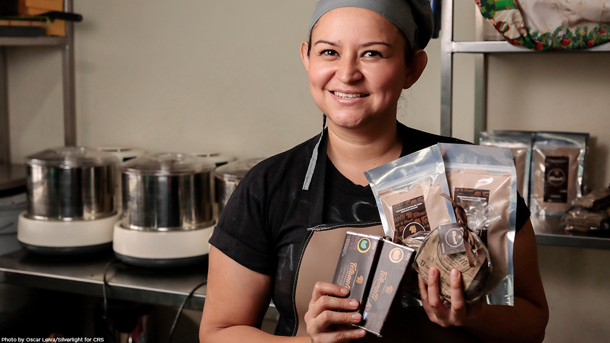 CatholicRelief's tweet photo. Meet Glendy Fernández de Valle of El Salvador. Her grandmother used to make traditional #cacao. In 2017, her husband joined a CRS project, which helped the family start their own #chocolate business. They named it Tetonalli, which means “a new beginning.” #WorldChocolateDay https://t.co/FOOtKiV1gU
