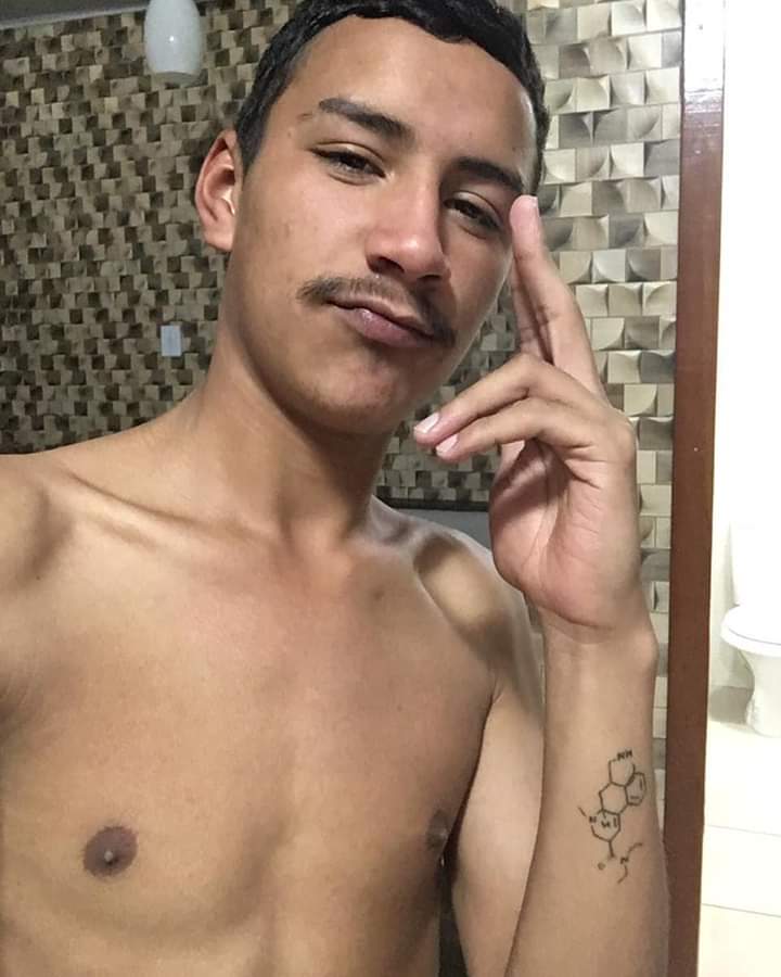 MlkeDot's tweet photo. O rostinho/ o patrimônio 
@boysandlips @Moreno20dot @_Despudorado_ @new_gaywanking @DonaldGMitchel1 https://t.co/1syhuVo5Z8
