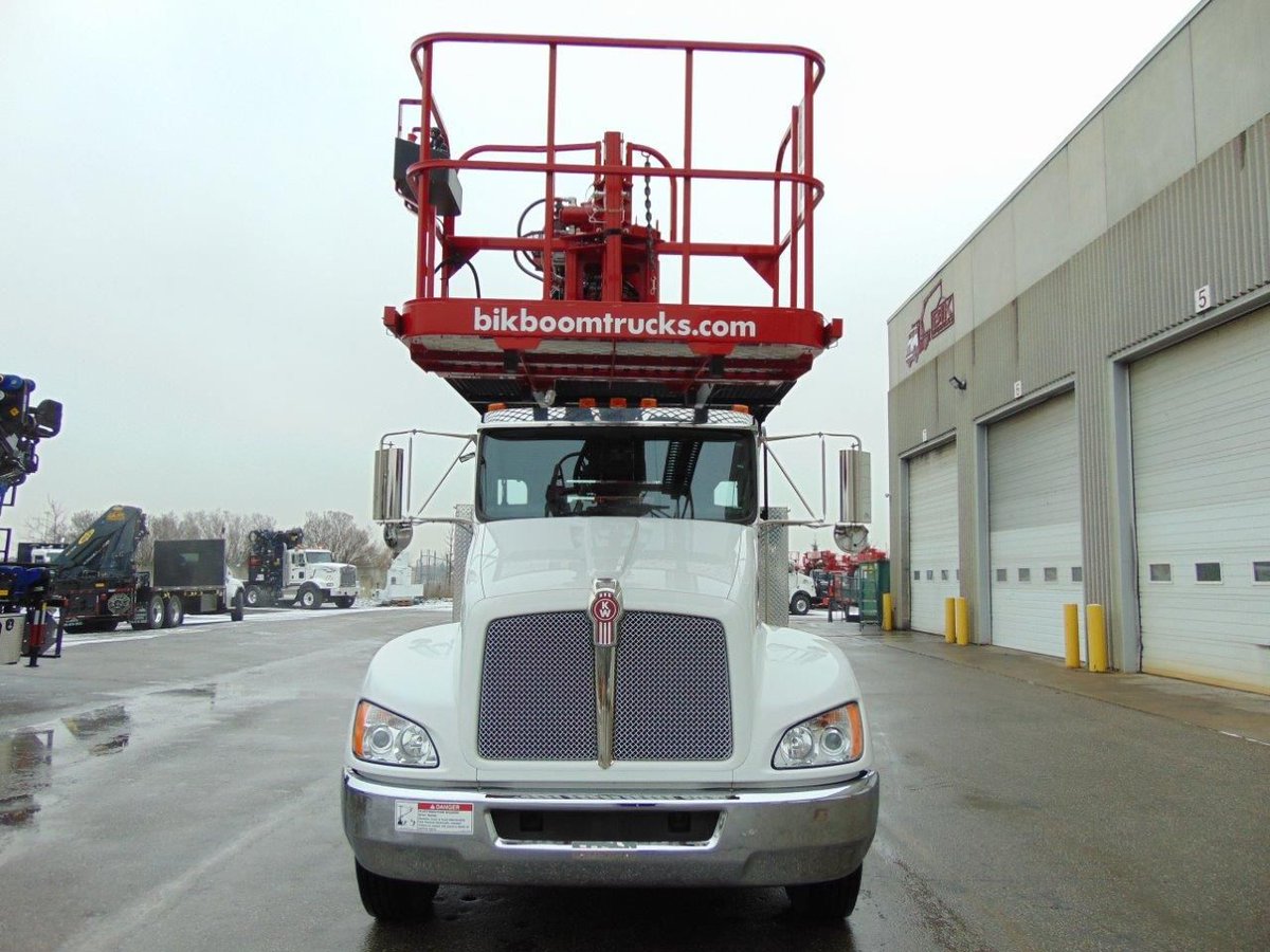 Congratulations to John Labonte of Total Signs for their purchase of a brand a new Elliott L60 sign truck! We are grateful to have you as a customer and wish you all the success! Don't forget to visit our website @ buff.ly/2SF8O0I and take a look at our inventory.