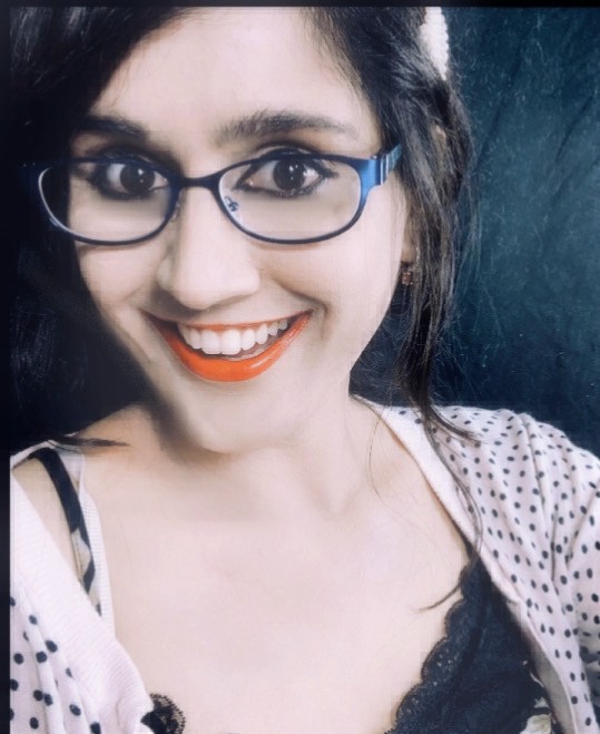 trevschan2's tweet photo. Hi friends (blue eye glasses because she can't read without her eye glasses) #wereadbooks #books #photography #canadiangirl #wearebothbornincanada #photo #photooftheday https://t.co/TiODJGK712