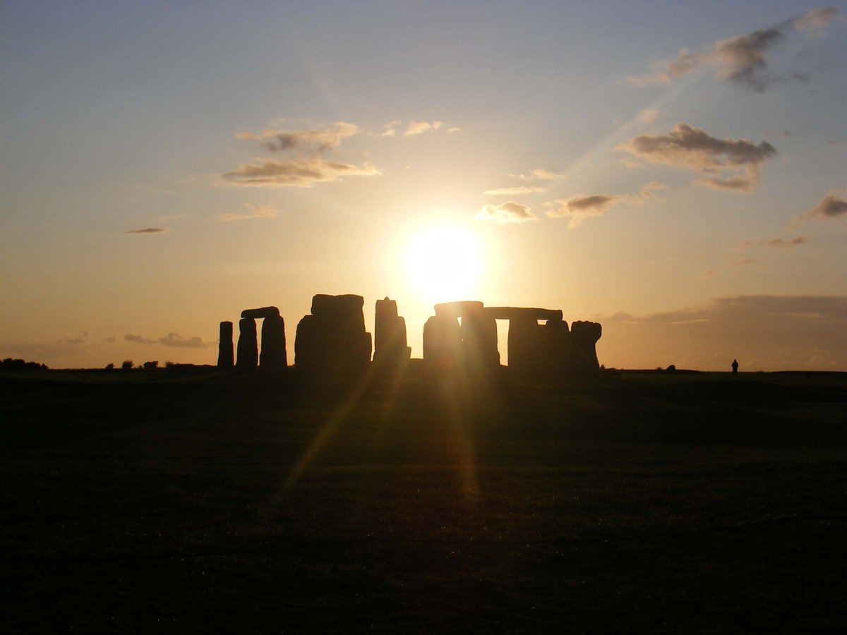 OxLifelongLearn's tweet photo. Our #TutorTakeover today is from David Griffiths, Associate Professor in Archaeology who recommends the 'resources hub' on the @archaeologyuk website! Explore online free resources aimed to keep anyone engaged in archaeology entertained at home: https://t.co/gkbUwhzqlm @davegrifx https://t.co/YHsxxfw1H1