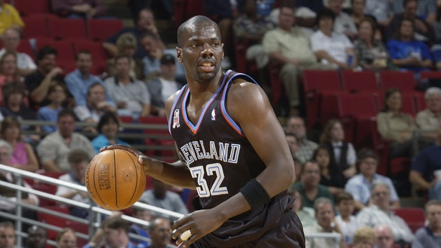 Tyrone Hill: 1994-95.13.8pts, 10.9rbd, 0.8ast, 0.8stl, 0.6blk. 50.4 FG%, 00 3P%, 66.2 FT%.