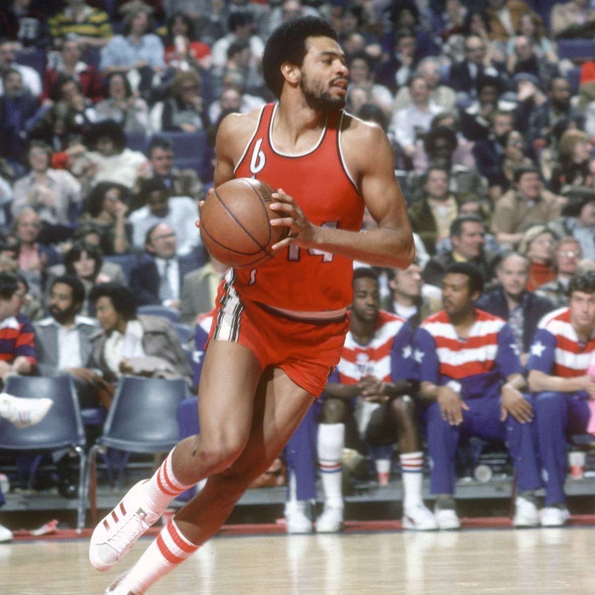 Lionel Hollins: 1977-78.15.9pts, 3.4rbd, 4.7ast, 1.9stl, 0.4blk. 44.2 FG%, 74.3 FT%.All Defensive 1st Team.