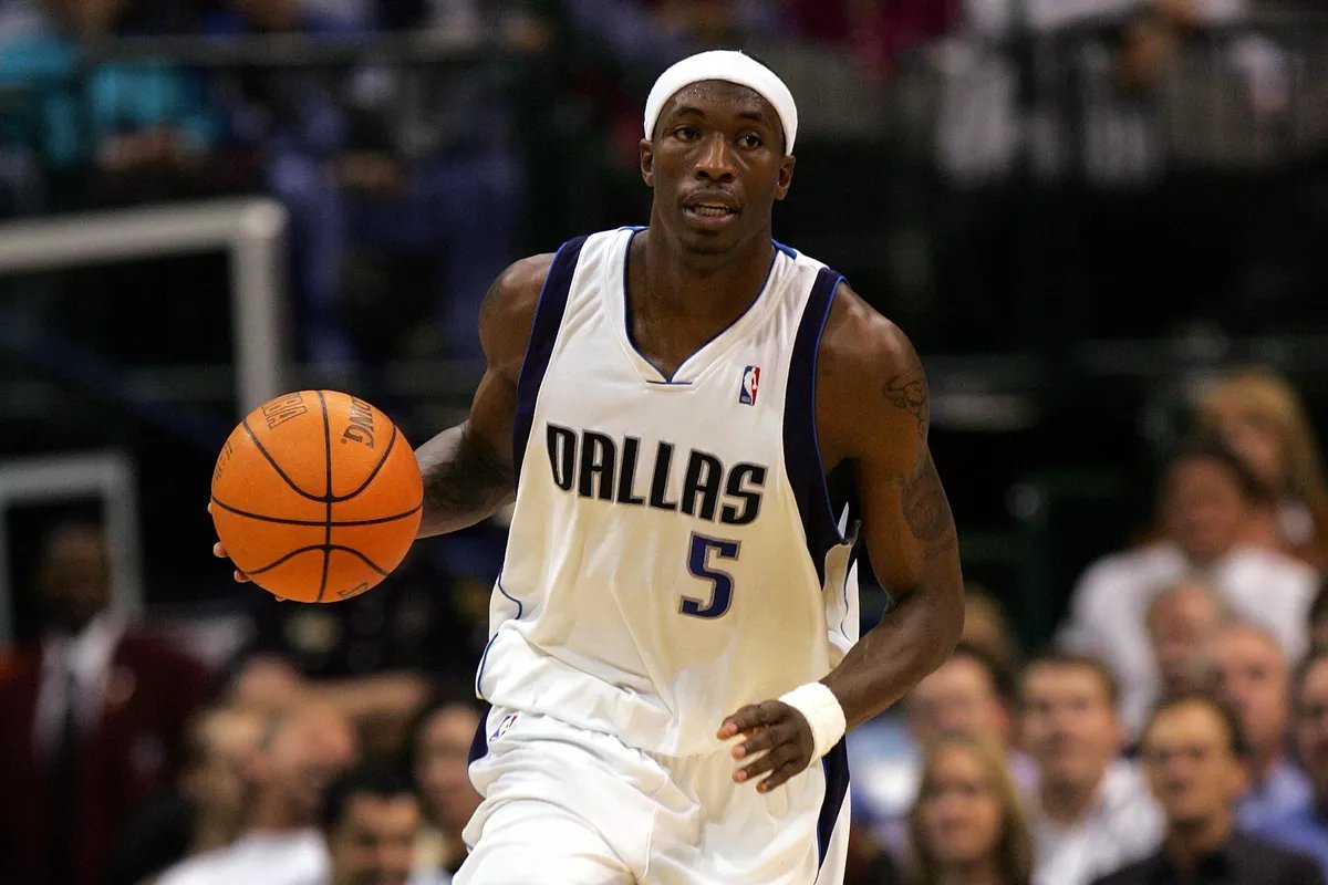Josh Howard: 2006-07.18.9pts, 6.8rbd, 1.8ast, 1.2stl, 0.8blk. 45.9 FG%, 38.5 3P%, 82.7 FT%.