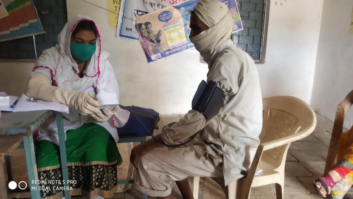 Meet Sonika Singh, CHO of #AyushmanBharatHWC Matamundara, Madhya Pradesh, who is conducting NCD screening for the community amidst #COVID19. Thank you Sonika! #CoronaWarriorsIndia #TogetherAgainstCovid19 @MoHFW_INDIA @SaloniSidana1 @NHM_MP @healthminmp @JansamparkMP @usaid_india