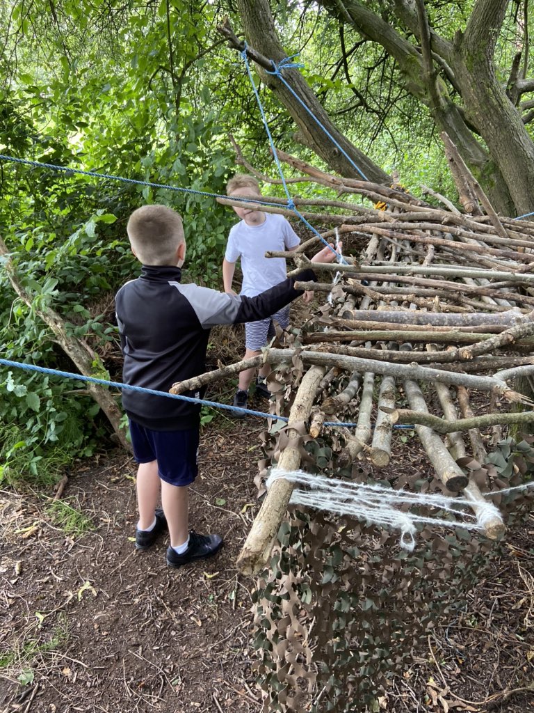 Springwood_Prm's tweet photo. Year 4 Bubble B have worked as a team creating a Den outside in the Forest Schools this afternoon. Fantastic teamwork and communication. They even measured a 2 Metre distance to create two entrances. #SpringCaernarfon https://t.co/DzpCMR7n0Y