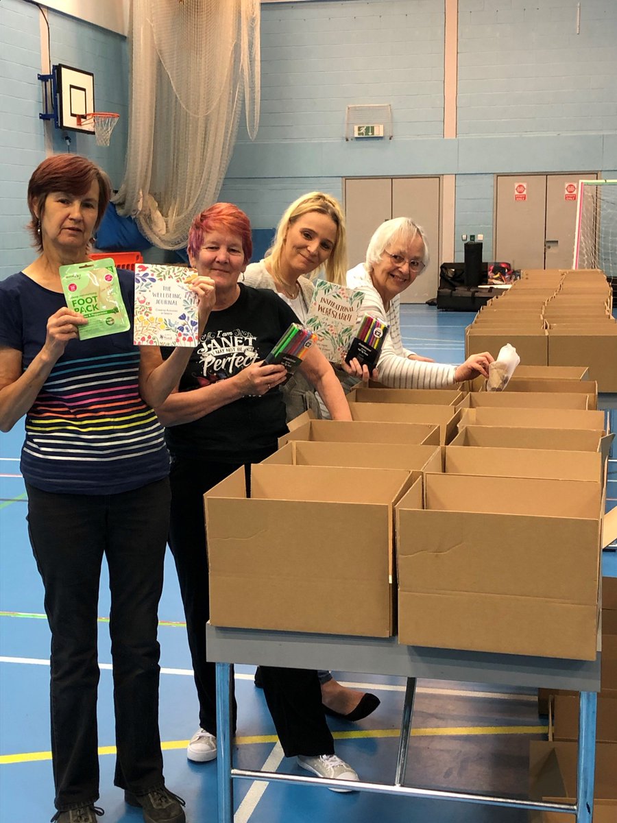 BlackburnCarers's tweet image. Look at our workforce helping to put the creative packs together for the carers. Thank you to our volunteers for all your help and Triangle Trust for the funding @TriangleTrust 

triangletrust.org.uk

#creativeboxes #volunteers #funding #crafts #carers