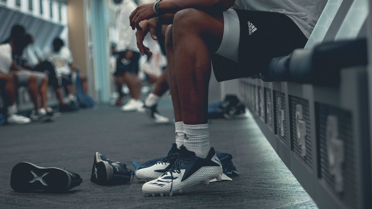 GTFootball's tweet photo. 𝗧𝗵𝗿𝗲𝗲 𝗦𝘁𝗿𝗶𝗽𝗲 𝗟𝗶𝗳𝗲 😎🔥🗣
@GeorgiaTechFB @CoachCollins 
@adidas #4the404 https://t.co/o2o2gzEGFb