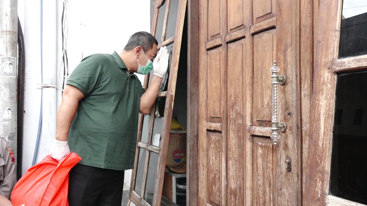 "hallo, anybody home?" 
"sembako...sembako"