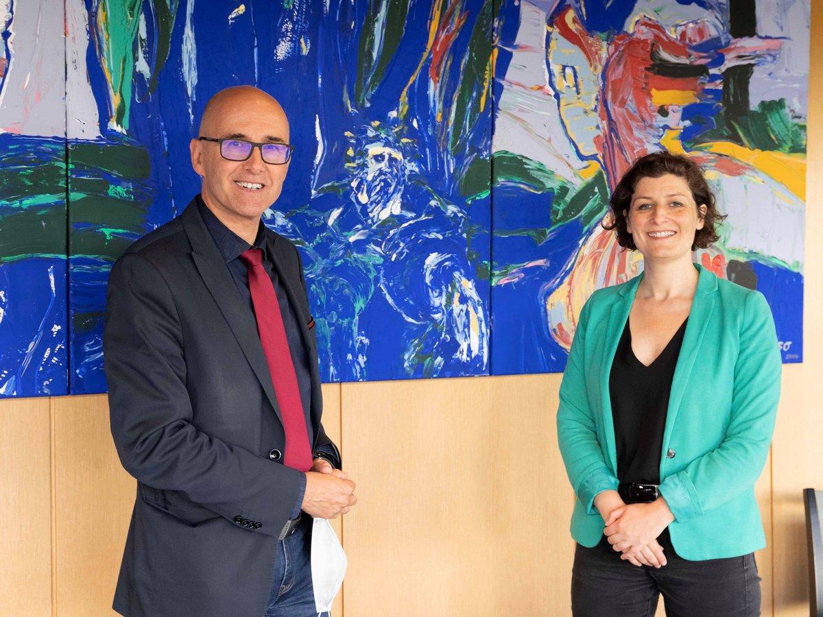 F_Bierry's tweet photo. ⚠️1er contact avec la nouvelle maire de @strasbourg @JeanneBarsegh ce mardi midi. Nous avons évoqué de nombreux sujets prioritaires : la lutte contre la pauvreté, la relance de l'#économie, les circuits courts, les #transports et la place #Strasbourg capitale européenne. #Alsace https://t.co/LWokAV7A1Q