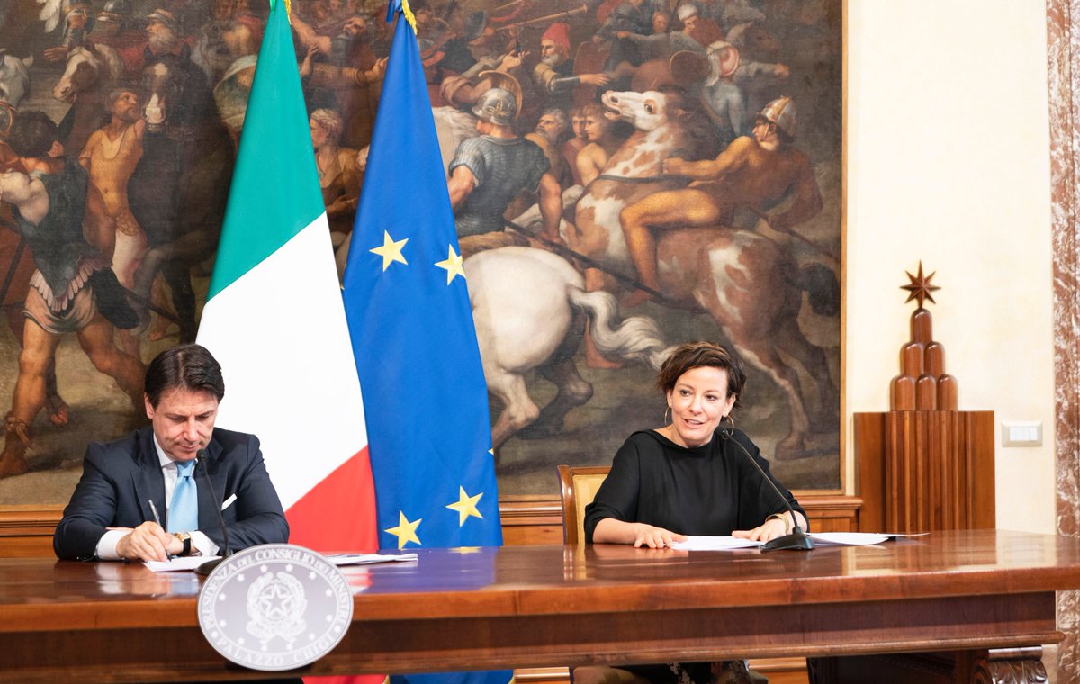 PaolaPisano77's tweet photo. Un'identità digitale, una sola app e la condivisione dei dati sono la base dei servizi digitali per tutti i cittadini. Le infrastrutture cloud e il diritto a innovare aumenteranno la competitività del nostro paese #DecretoSemplificazioni https://t.co/uC0RWiBJ8j