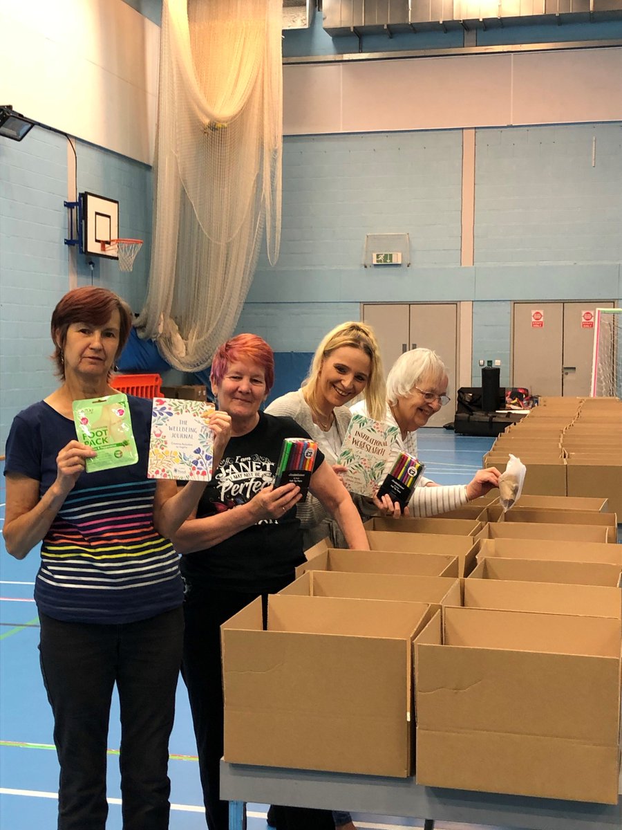 BlackburnCarers's tweet image. Look at our workforce helping to put the creative packs together for the carers. Thank you to our volunteers for all your help and Triangle Trust for the funding @TriangleTrust 

triangletrust.org.uk

#creativeboxes #volunteers #funding #crafts #carers