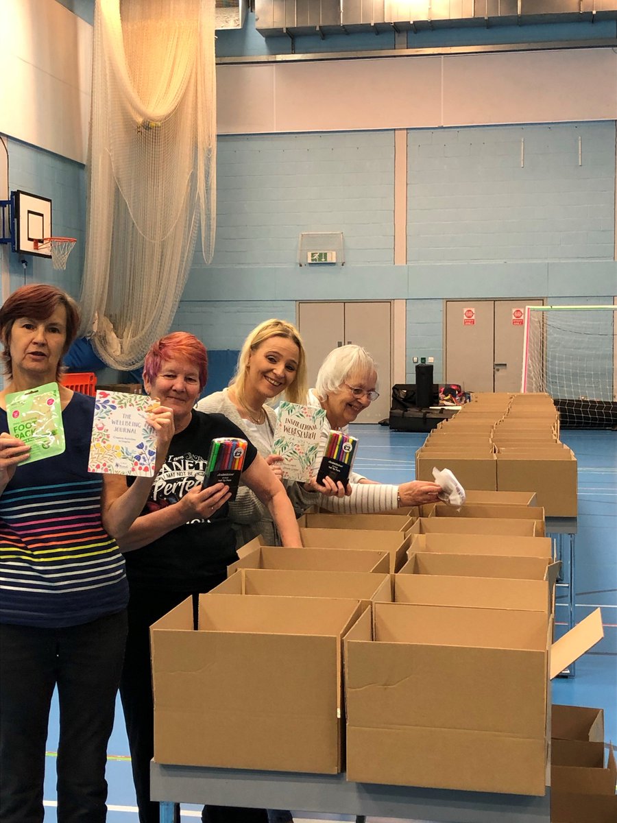 BlackburnCarers's tweet image. Look at our workforce helping to put the creative packs together for the carers. Thank you to our volunteers for all your help and Triangle Trust for the funding @TriangleTrust 

triangletrust.org.uk

#creativeboxes #volunteers #funding #crafts #carers
