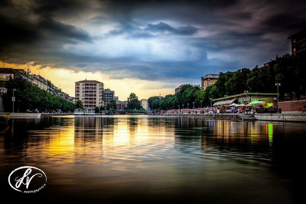 ~ Hidden Milano ~
•
•
•
•
#milano #lombardia #italy #hiddenplaces #sunset #darsena #scattoit #scattosun #sunset_photogroup #milano_photogroup #clickfor_italia #clikfor_milano #travelforlife #gurushots #street_photoitaly #urban_photogroup #urbanstreetphotogallery #photocl…