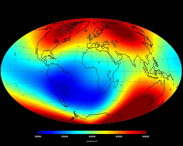 Estudios recientes han demostrado que en la actualidad, la posición del polo norte magnético está cambiando a gran velocidad. Y es que en los últimos doscientos años, el campo magnético ha perdido, de media global, alrededor del 9 % de su fuerza. (Imagen de 2014)