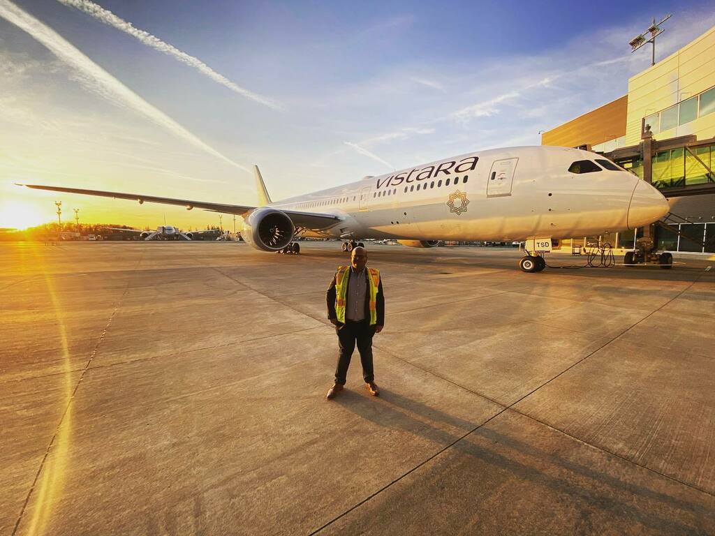 LiveFromALounge's tweet photo. I miss the new plane smell. 1st @boeing 787-9 for @vistara right before delivery in February 2020!
.
.
.
#boeing #vistara #vistaraairlines #vistaralove #boeing787 #vistara787 #vistara787dreamliner #lfaltravels #livefromalounge #flythenewfeeling #experien… https://t.co/DPhMOD9Y2l https://t.co/QP09b32WyX