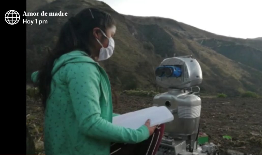 puredesobre's tweet photo. Walter Velásquez es un profesor de Huancavelica que ha creado un robot que habla quechua. Se llama 'Kipi' y va a las comunidades más alejadas de esa región para impartir las clases de #AprendoEnCasa porque no hay Internet. Funciona con luz solar y por medio de una app. 

🥺 🥺 https://t.co/EbsJctOy8L