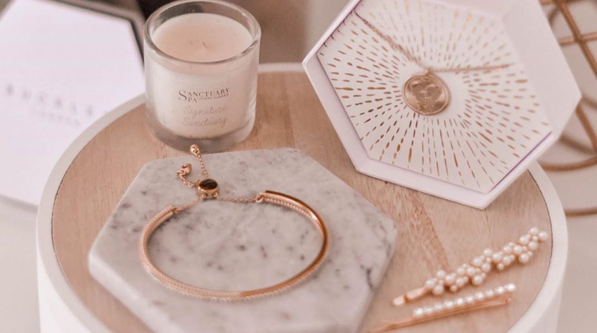 Jewellery that looks as good on your dresser as it does on you ✨
Shop our latest styles : buckleylondon.com/new-in

Photo IG : gemsiesblog