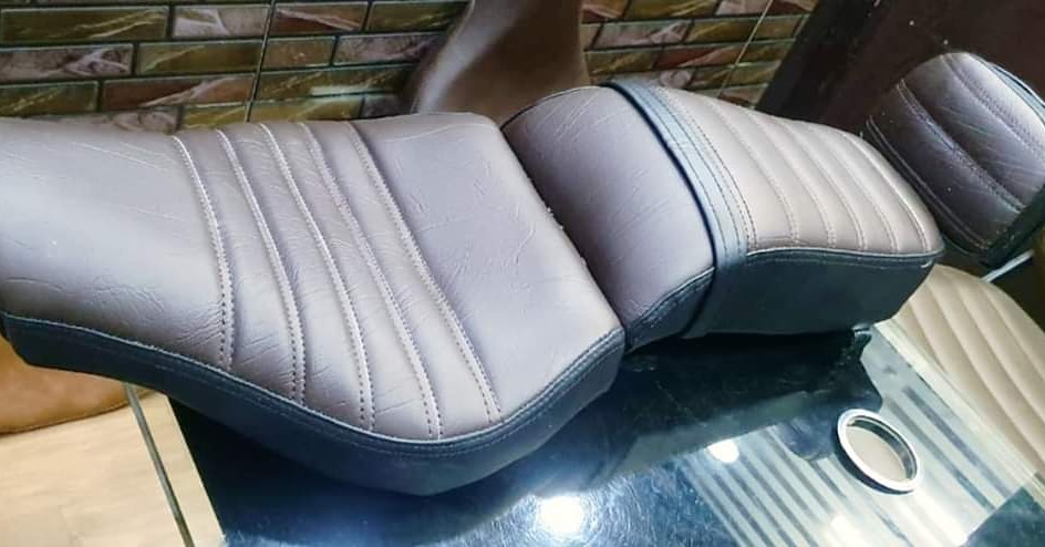 Khajanchibullet's tweet photo. Tourer seat 33 for all Royal Enfields with Joint Backrest
For Ordering seat follow this link to message me on WhatsApp: https://t.co/4S3KsqWkwN .
.
#dhugdhug #classic #bulletseat #customseat #customfit #comfortseat #luxurylifestyle #bulletenthusiast #modifiedbullet #bulletlife https://t.co/2qb6HcFVEr