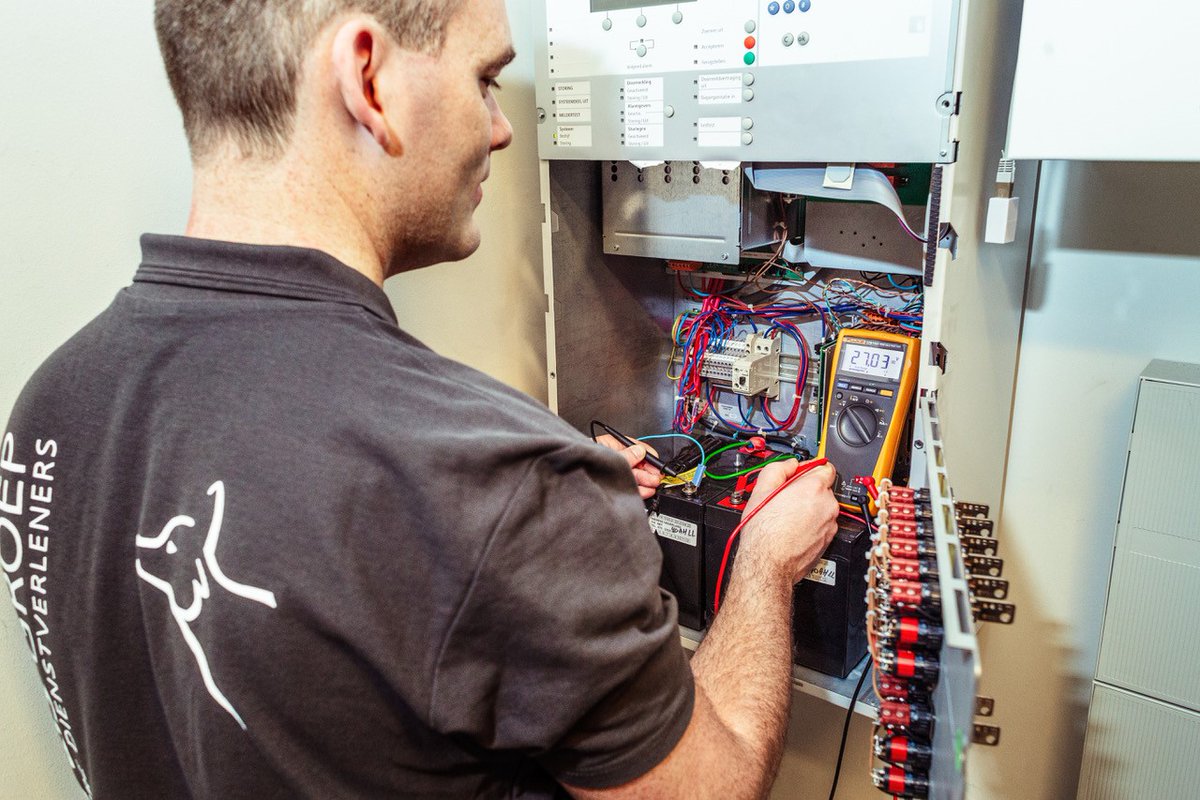 Wij gaan altijd professioneel te werk. Dat is zeker nu ontzettend belangrijk. Zo ook Ruben Brouwer: “Het is een lastige tijd, maar we doen er alles aan om veilig, binnen de  regels van de overheid te werken en de brandmeldinstallatie van het vereiste onderhoud te voorzien.”