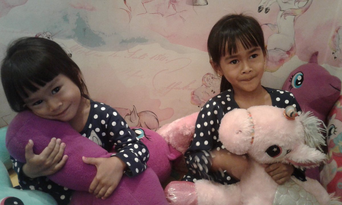 fny_puspa's tweet photo. Mereka sudah besar.yang satu kelas 2 yng satu lagi TK.dan mama semkin muda😆.efek bentar lagi tahun ajaran baru.liburan semkin menipis.semangat ya kalian.mama kudu lebih semangat scra masih PJJ karena mba rona. https://t.co/Awmh7zWGC6